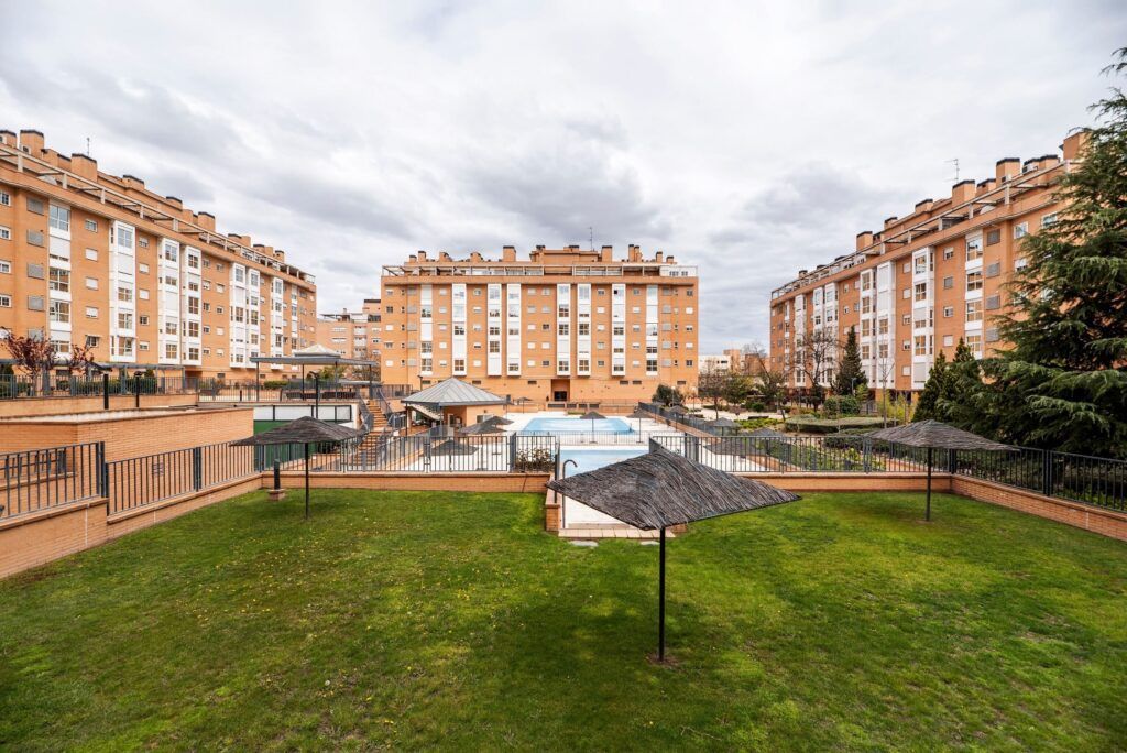 COMUNIDAD DE PROPIETARIOS Y USO DE PISCINA