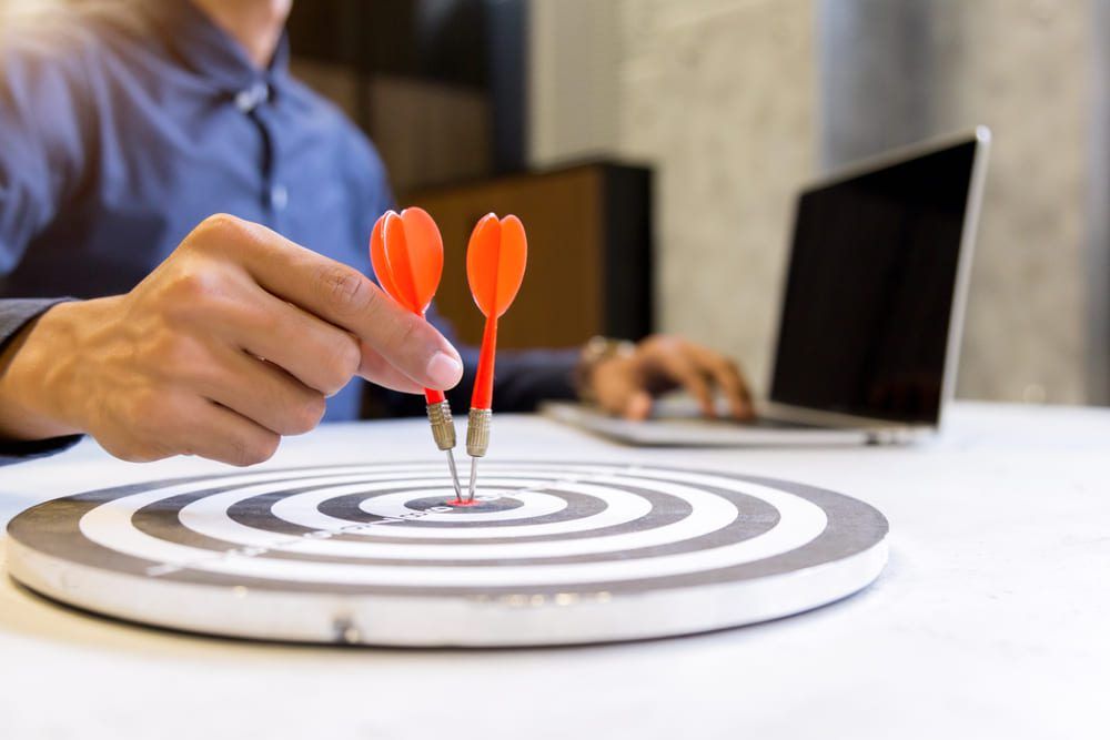 AL CONTRATAR A UN AGENTE