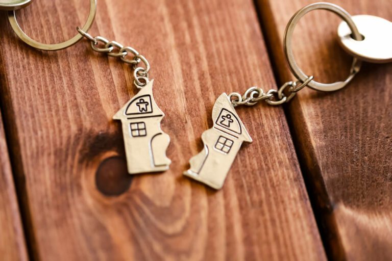 En los divorcios, es habitual que un cónyuge asuma el pago del 100% de la hipoteca de la vivienda familiar, aunque sólo ostente el 50% de la propiedad.